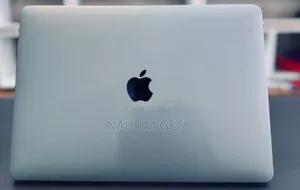 New Laptop Apple MacBook Pro 2017 8GB Intel Core I7 SSD 256GB