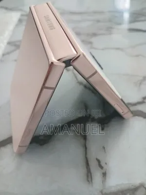 New Samsung Galaxy Z Flip4 256 GB Rose Gold