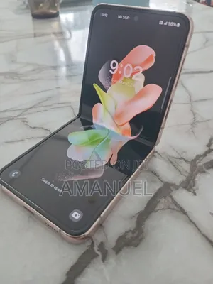 Photo - New Samsung Galaxy Z Flip4 256 GB Rose Gold