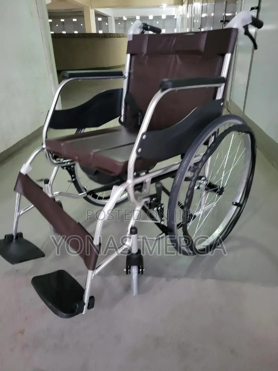 Toilet Sell Wheelchair\Image Shows Commode Toilet Wheelchair