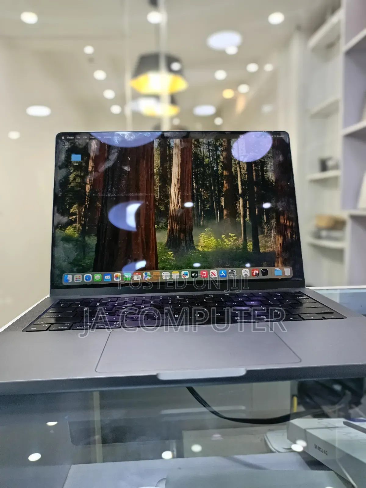 New Laptop Apple MacBook Pro 2021 M1 16GB Apple M1 Pro SSD 512GB