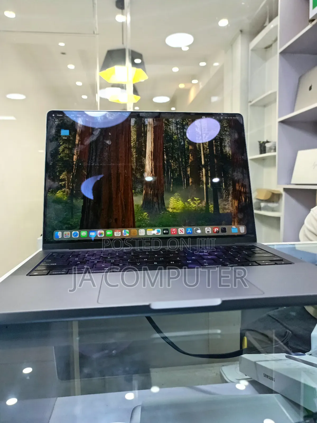 New Laptop Apple MacBook Pro 2021 M1 16GB Apple M1 Pro SSD 512GB