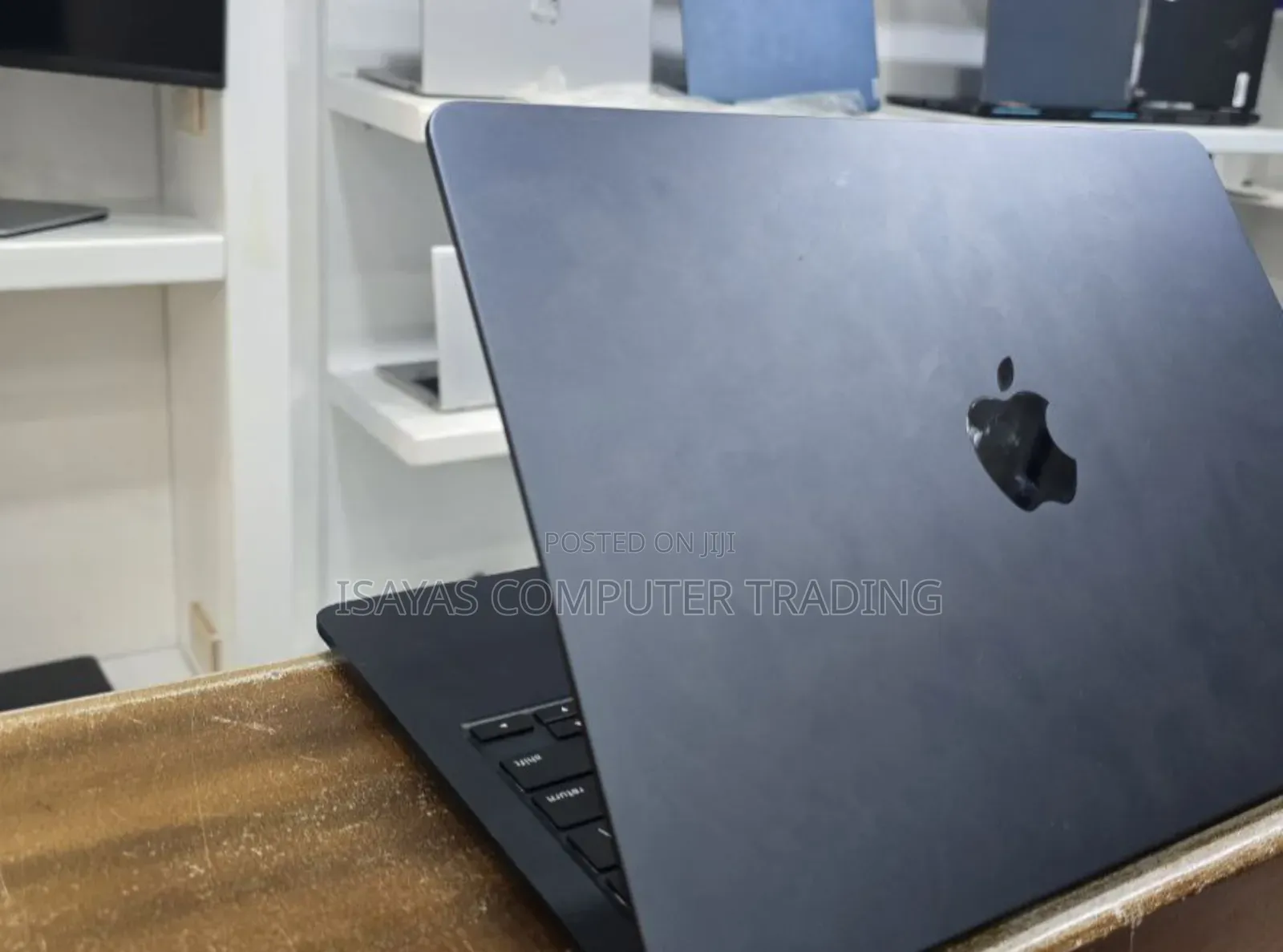 New Laptop Apple MacBook Air 2022 M2 8GB SSD 256GB