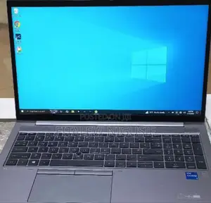 New Laptop HP ZBook Firefly G8 16GB Intel Core I7 SSD 512GB