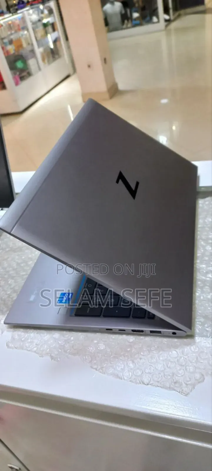 New Laptop HP ZBook Firefly G8 16GB Intel Core I7 SSD 512GB