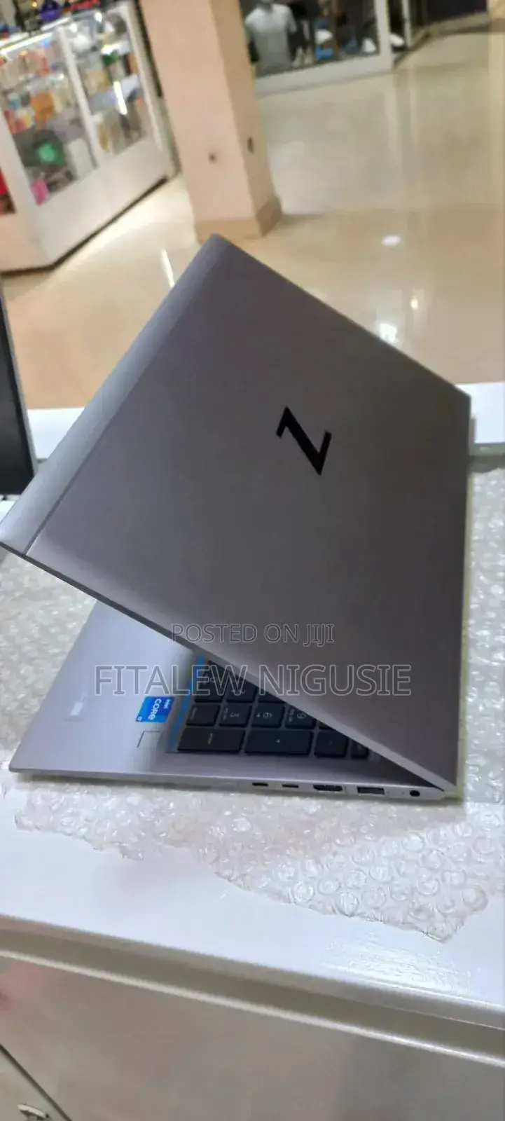 New Laptop HP ZBook Firefly G8 16GB Intel Core I7 SSD 512GB