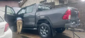 Toyota Hilux 2021 Gray