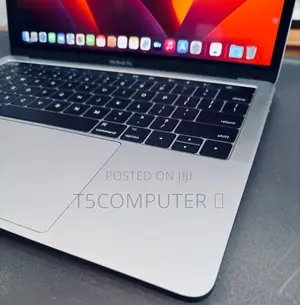 Photo - New Laptop Apple MacBook Pro 2017 8GB SSD 256GB