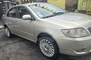 Photo - Toyota Corolla 2005 Gold