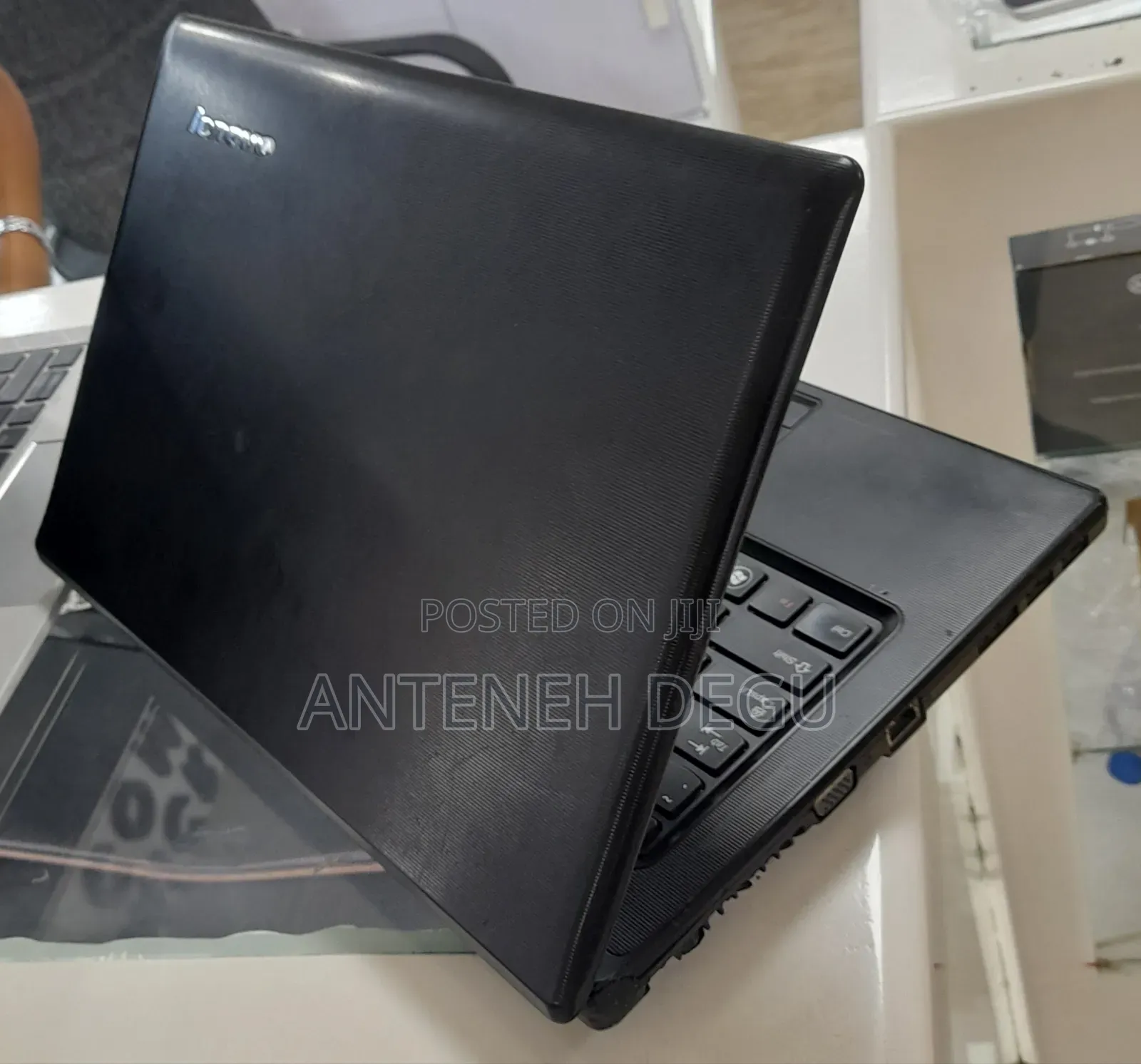 Laptop Lenovo 4GB Intel Core I3 HDD+SSD 500GB