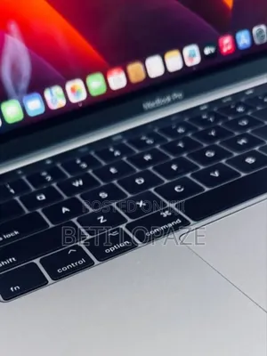 New Laptop Apple MacBook Pro 2017 8GB Intel Core I5 SSD 256GB