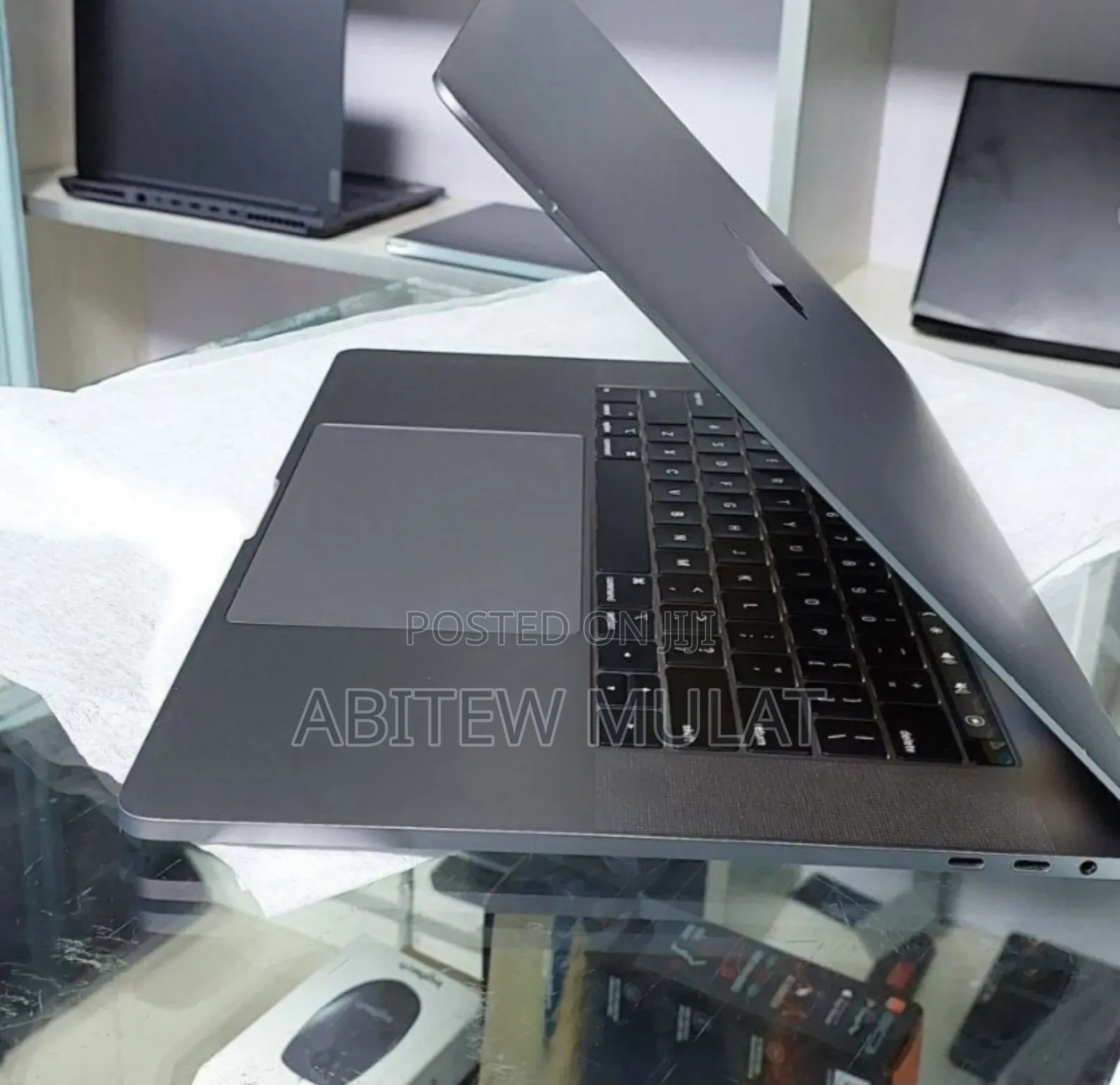 New Laptop Apple MacBook Pro 2019 16GB Intel Core I7 SSD 512GB