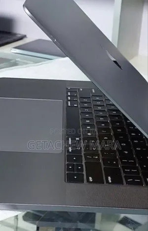 Photo - New Laptop Apple MacBook Pro 2019 16GB Intel Core I7 SSD 512GB