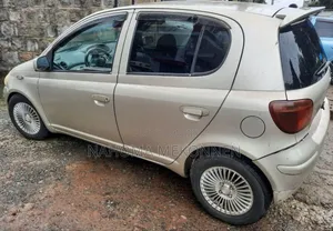 Photo - Toyota Vitz 2004 Gold