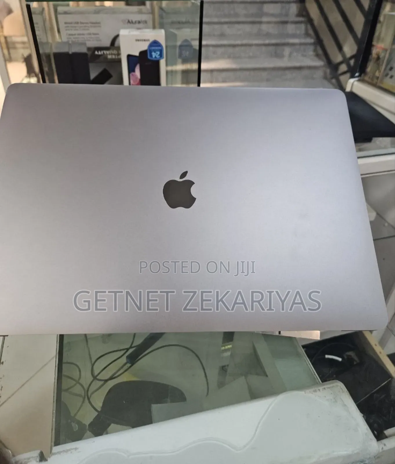 New Laptop Apple MacBook Pro 2019 16GB Intel Core I7 SSD 512GB