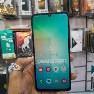 Photo - New Samsung Galaxy A06 64 GB Black