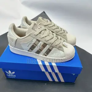 Photo - 3 Stripe Logo Adidas Old School Sneakers