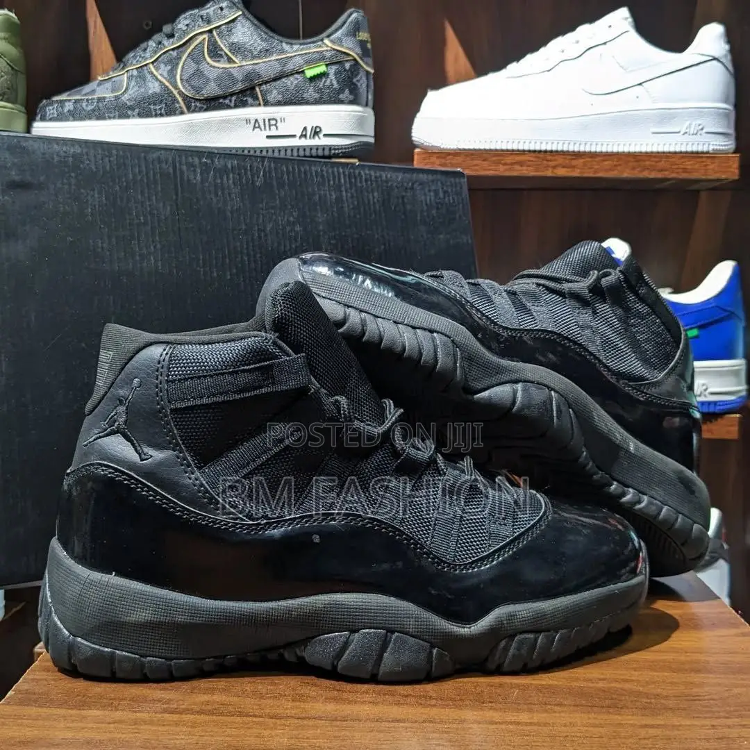 Nike Air Jordan 11 Retro Cap and Gown