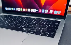 New Laptop Apple MacBook Pro 2017 8GB Intel Core I5 SSD 256GB