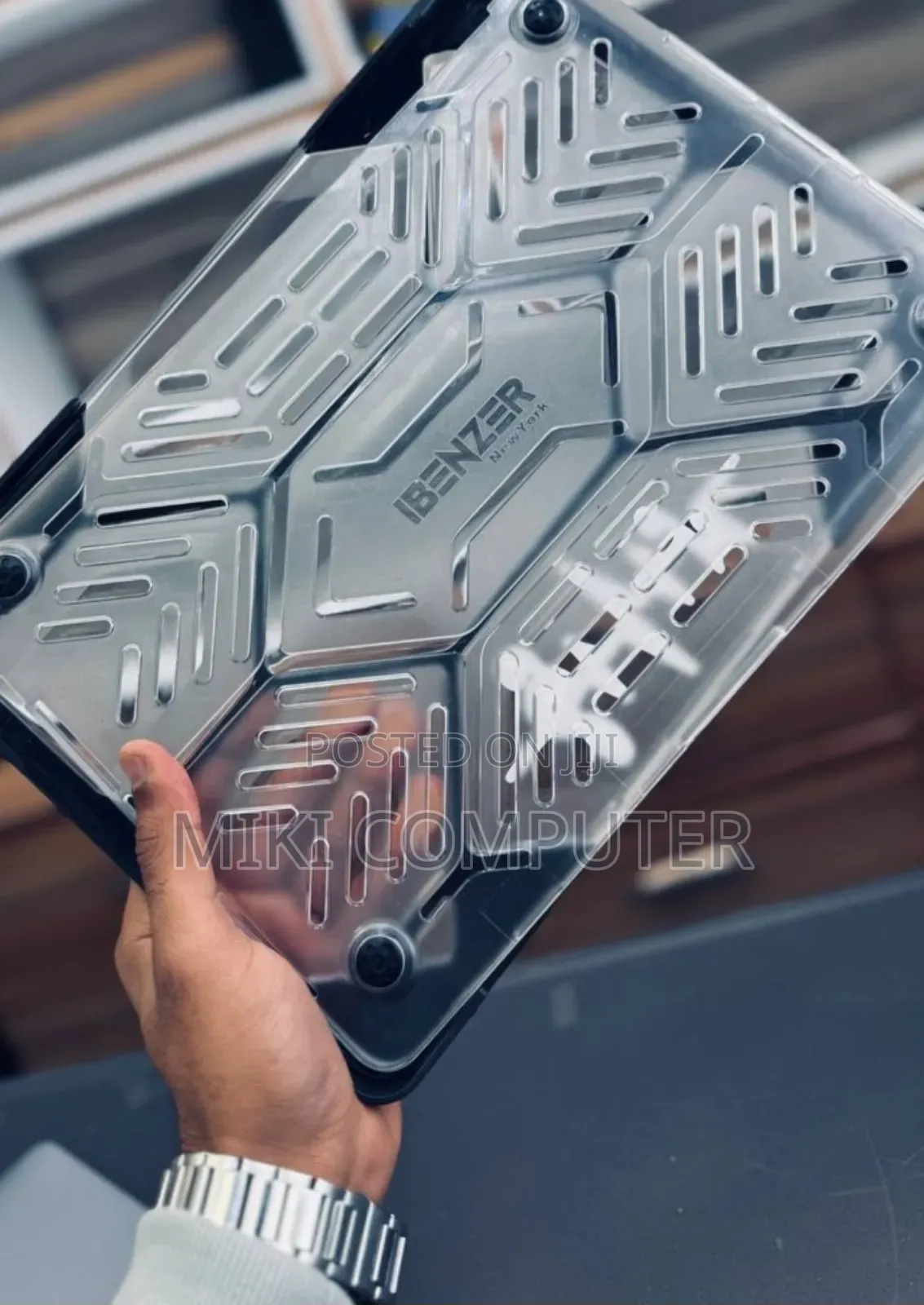 New Laptop Apple MacBook Pro 2017 8GB Intel Core I5 SSD 256GB