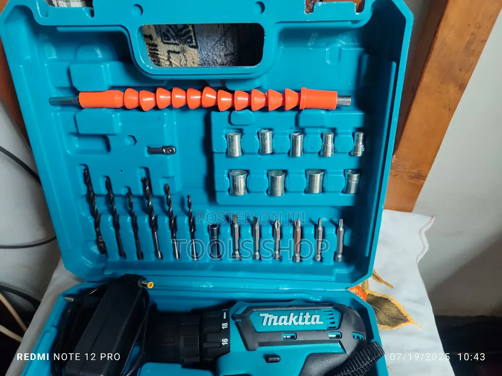 Makita Full Accessories Chargeable Drill
