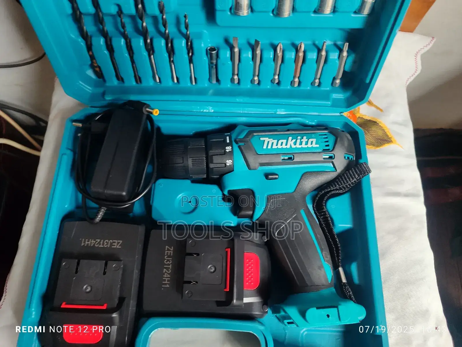 Makita Full Accessories Chargeable Drill