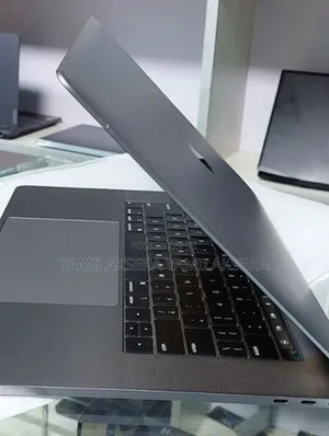 New Laptop Apple MacBook Pro 2019 16GB Intel Core I7 SSD 512GB