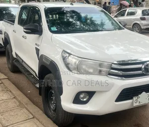 Photo - Toyota Hilux 2017 White