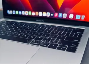 New Laptop Apple MacBook Pro 2017 8GB SSD 256GB