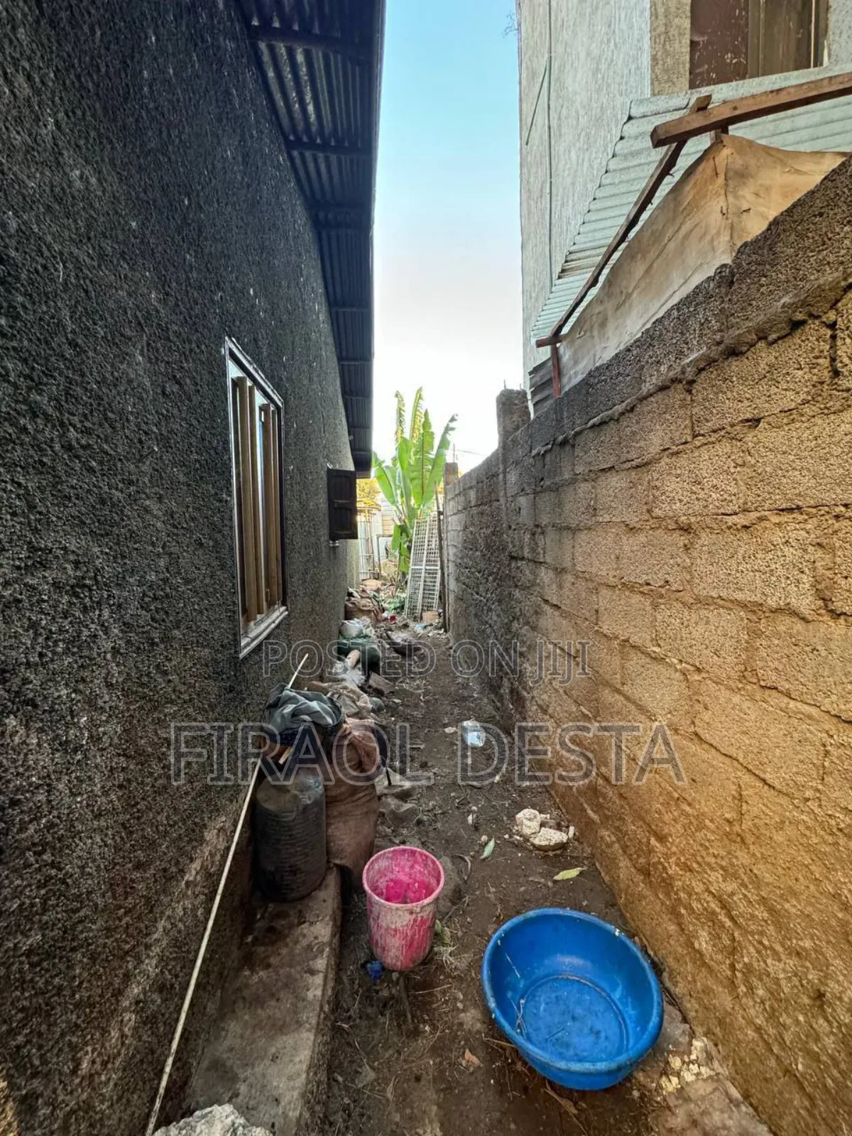 ለሽያጭ የወጣ 
ሰፈር - አዲሱ ገበያ ሩፋኤል አከባቢ