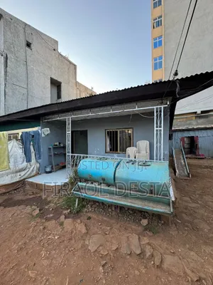 ለሽያጭ የወጣ 
ሰፈር - አዲሱ ገበያ ሩፋኤል አከባቢ