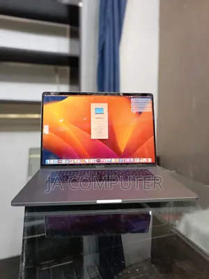 New Laptop Apple MacBook Pro 2019 16GB Intel Core I7 SSD 512GB