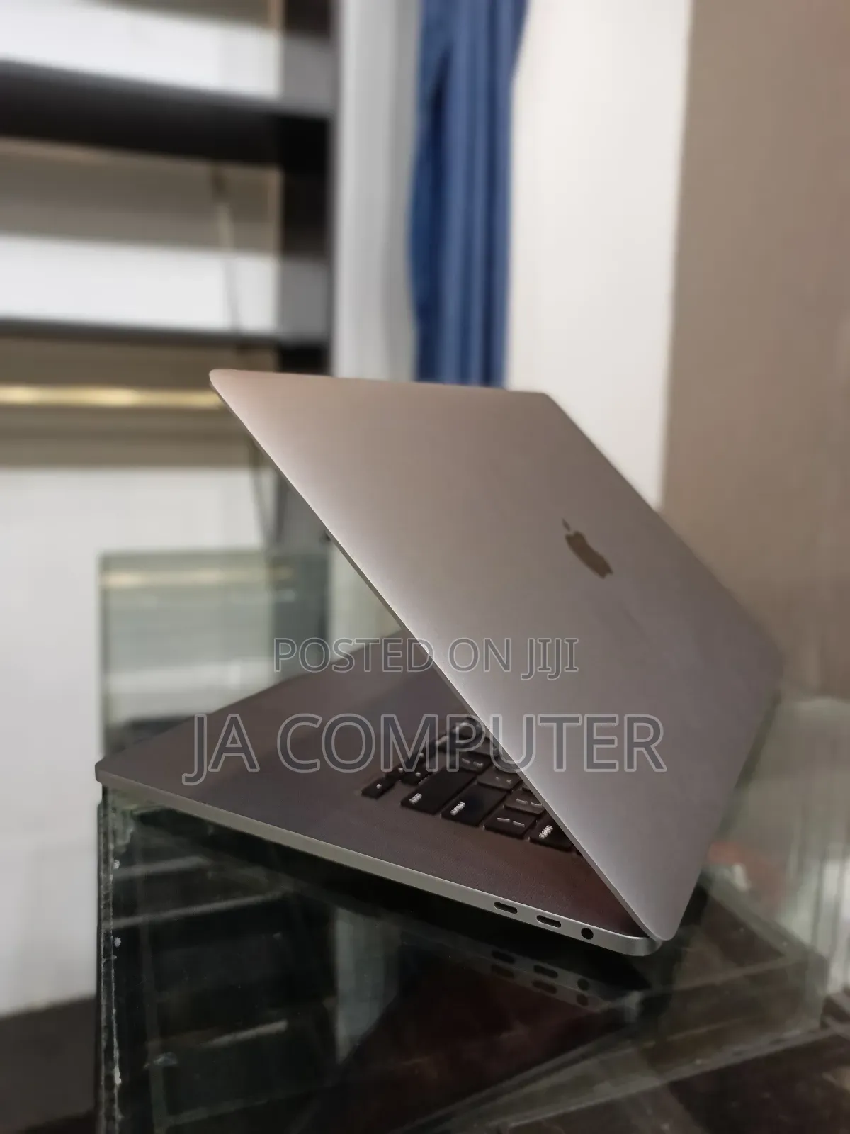 New Laptop Apple MacBook Pro 2019 16GB Intel Core I7 SSD 512GB