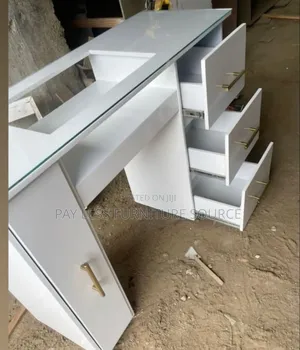 Nail Table