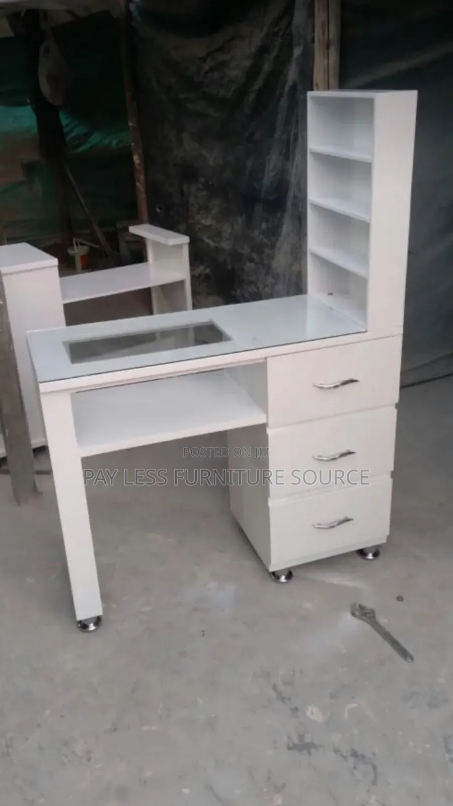Nail Table