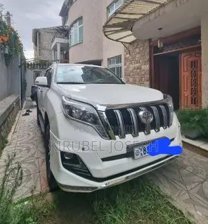 Photo - Toyota Land Cruiser 2013 White