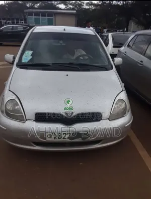 Photo - Toyota Vitz 2001 Silver
