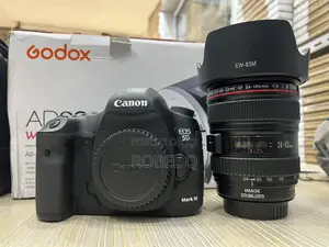 Canon Eos 5d Mark 3 With Lens Bqom