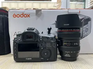 Canon Eos 5d Mark 3 With Lens Bqom