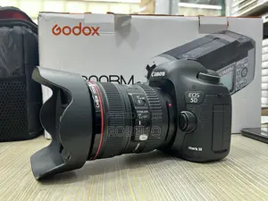 Photo - Canon Eos 5d Mark 3 With Lens Bqom