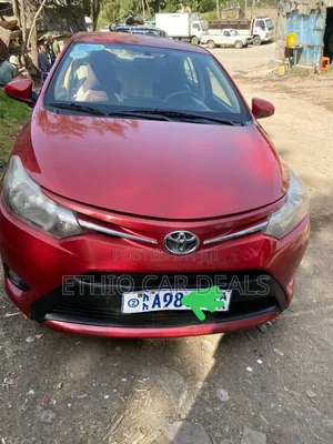 Photo - Toyota Yaris 2015 Red