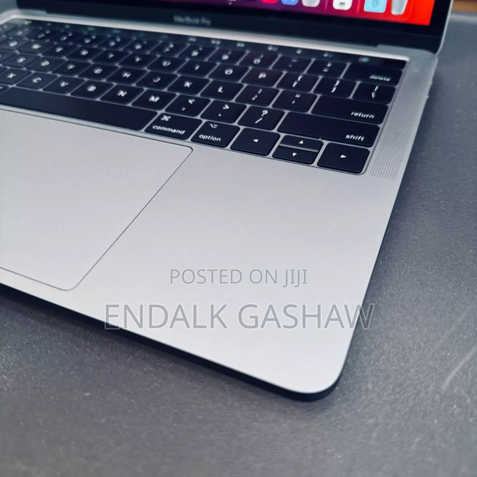 New Laptop Apple MacBook 2017 8GB Intel Core I5 SSD 256GB