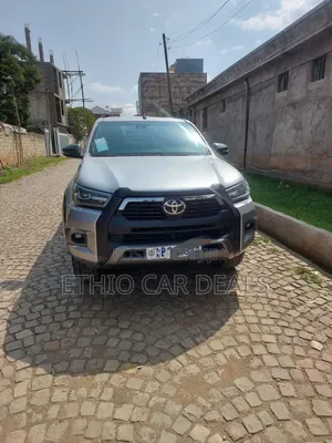Photo - Toyota Hilux 2021 Silver