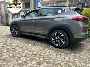 Photo - Hyundai Tucson 2020 Silver
