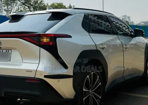 Toyota bZ4X 71.4 kWh FWD 2023 Silver