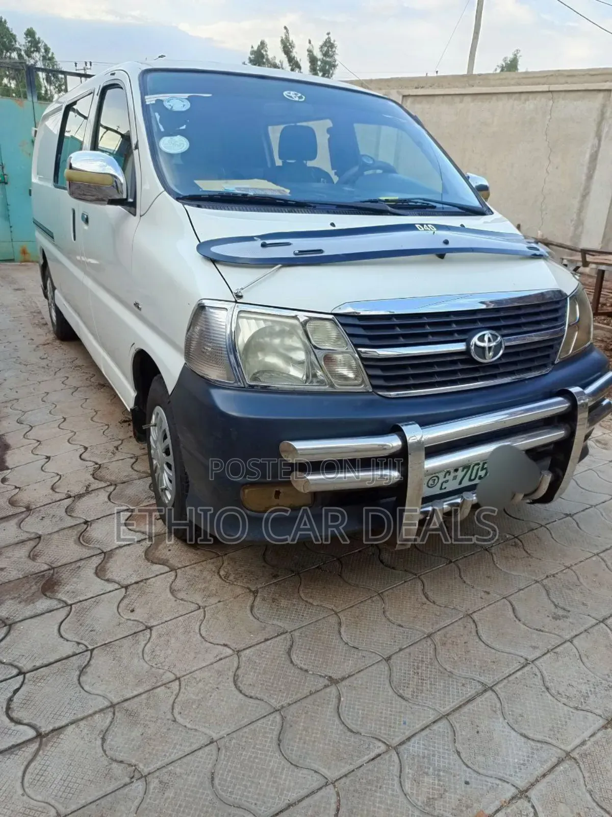 Toyota HiAce 2011 White