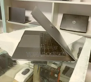 New Laptop Apple MacBook Pro 2019 16GB Intel Core i7 SSD 512GB