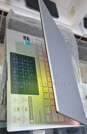 Photo - New Laptop Asus ZenBook UX510UW 16GB Intel Core I7 SSD 1T