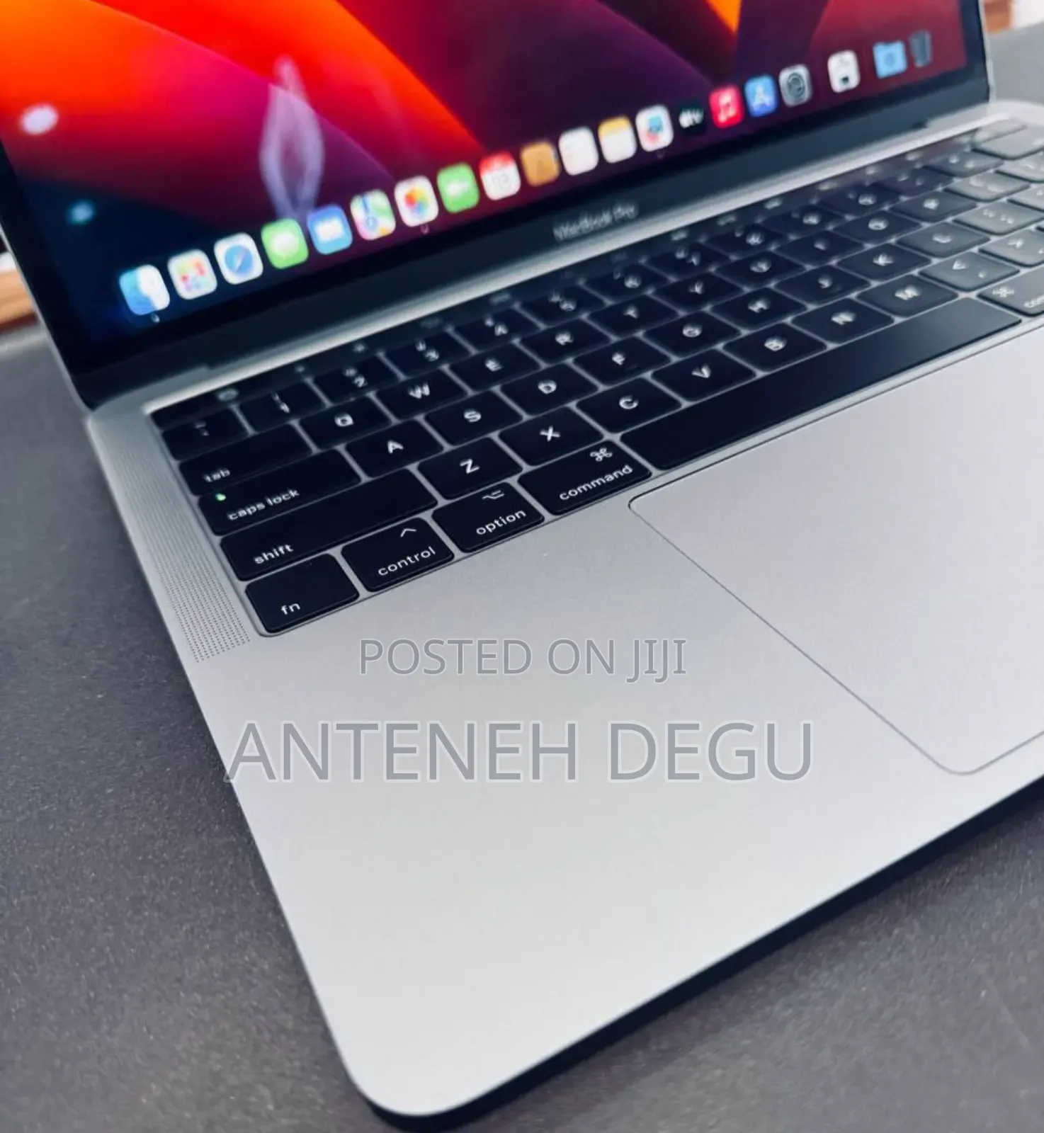 New Laptop Apple MacBook Pro 2017 8GB Intel Core I5 SSD 256GB