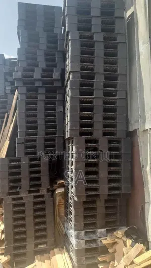 Photo - Plastic Pallets